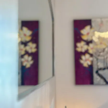 Nura's - Casa Mariro Apartment